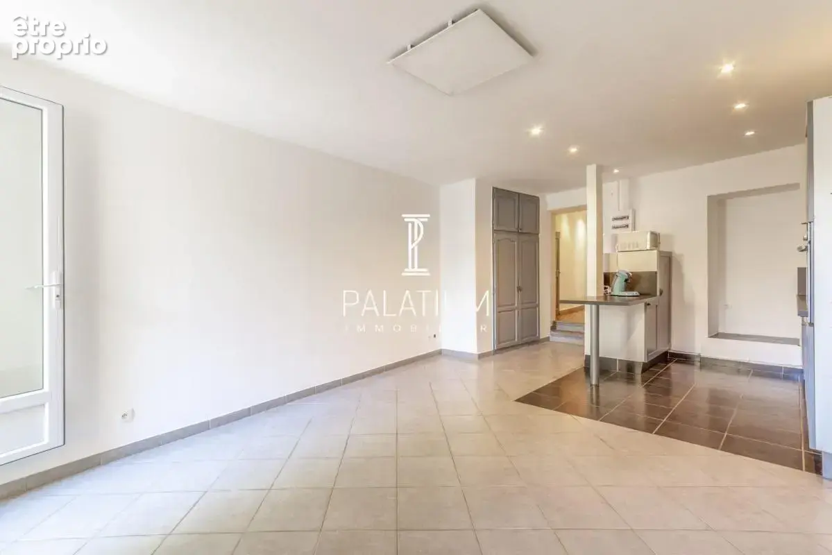 Appartement T2 rénové avec cour et cave voutée - photo 2
