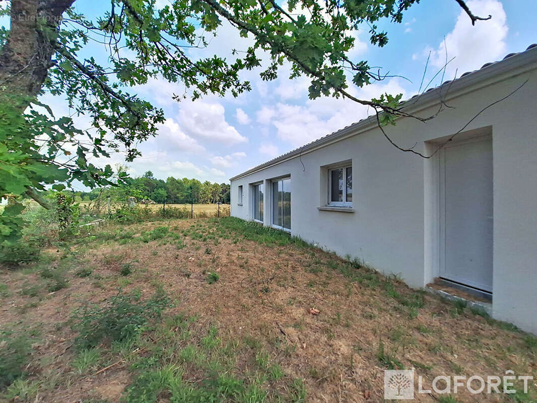 Maison neuve  à finir à 7 km de Saint-André-de-Cubzac- 3 chambres + garage - photo 7