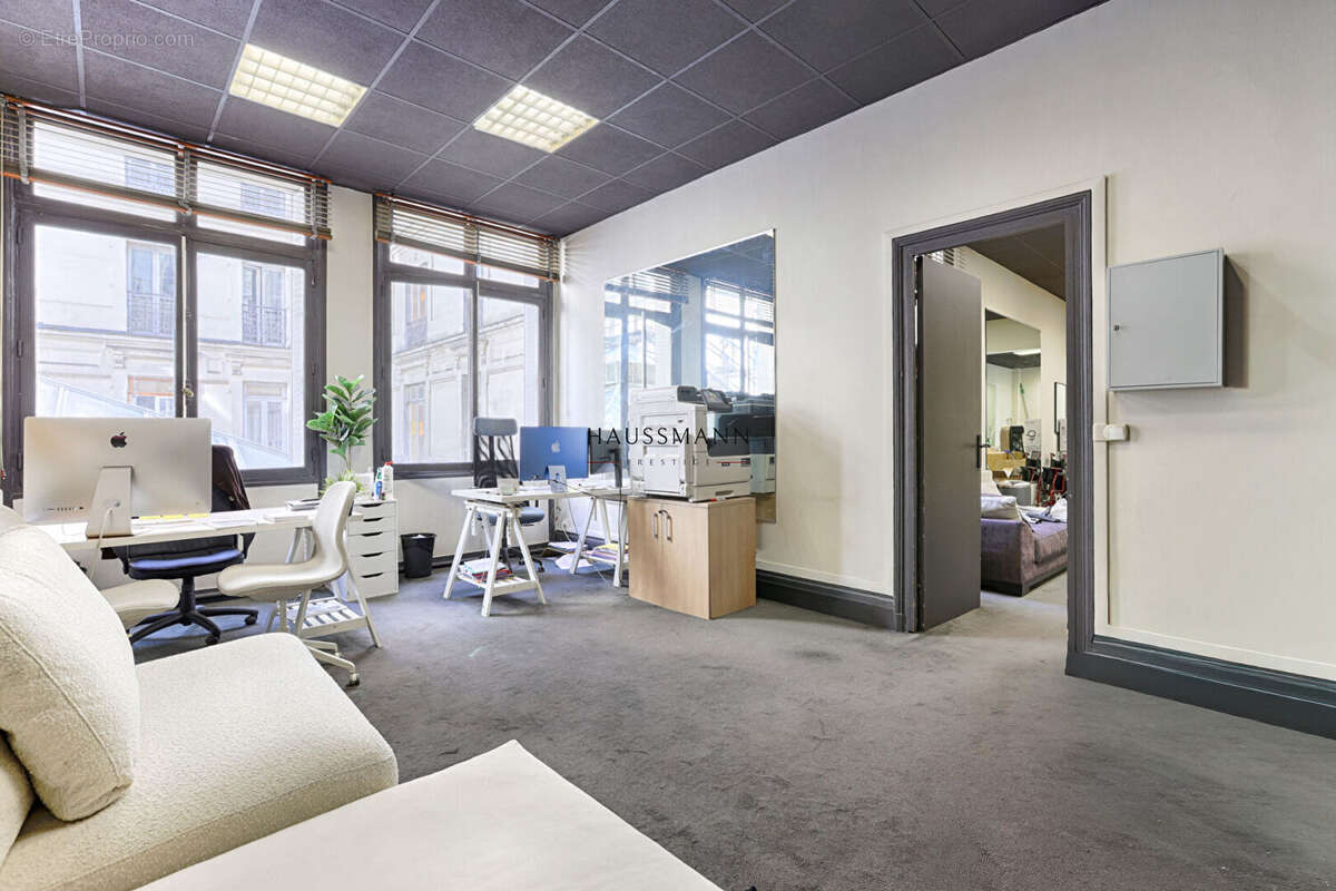 Commerce à PARIS-8E