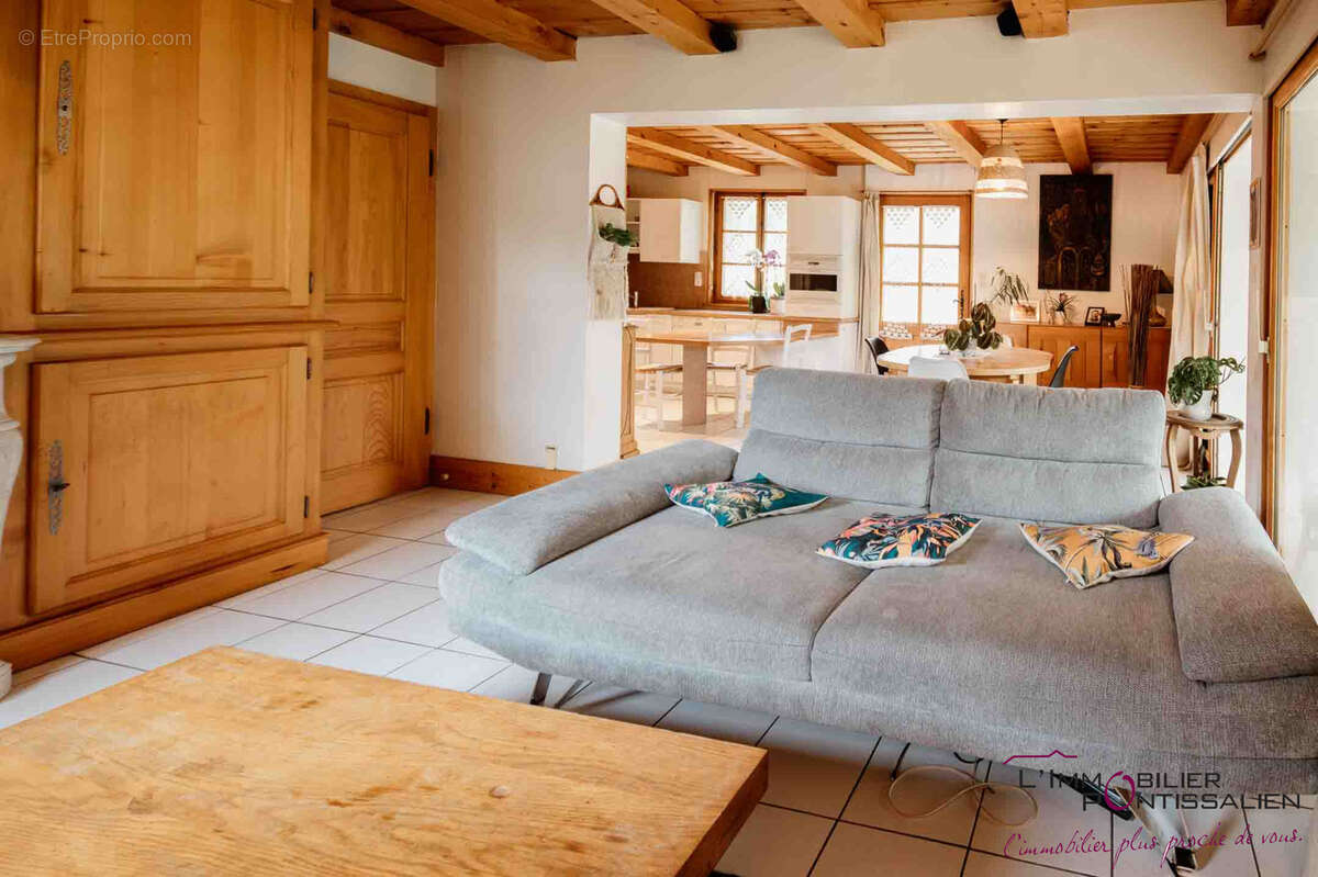 Maison à MAISONS-DU-BOIS-LIEVREMONT