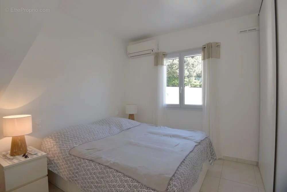 Maison à BAGNOLS-EN-FORET