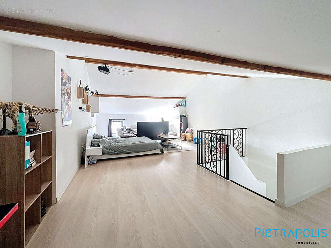 Chambre de 45 m2 divisible 2ème niveau - Maison à TARARE