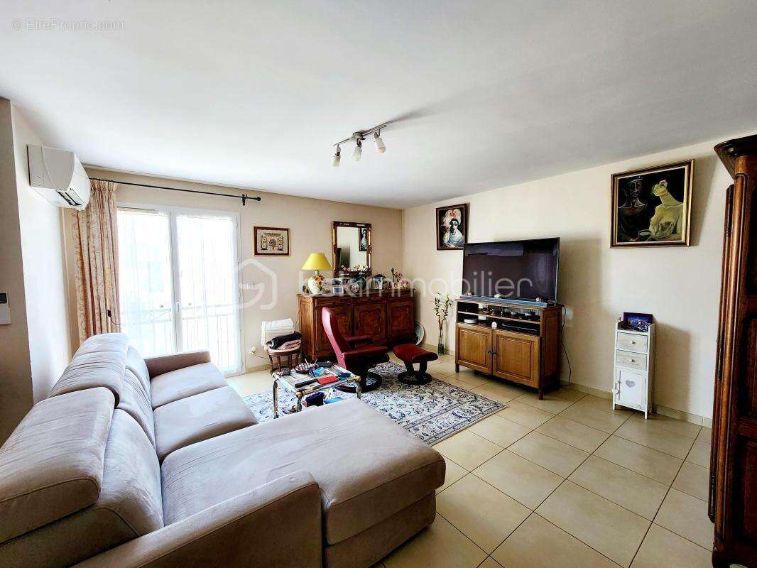 Appartement à LE PUY-SAINTE-REPARADE