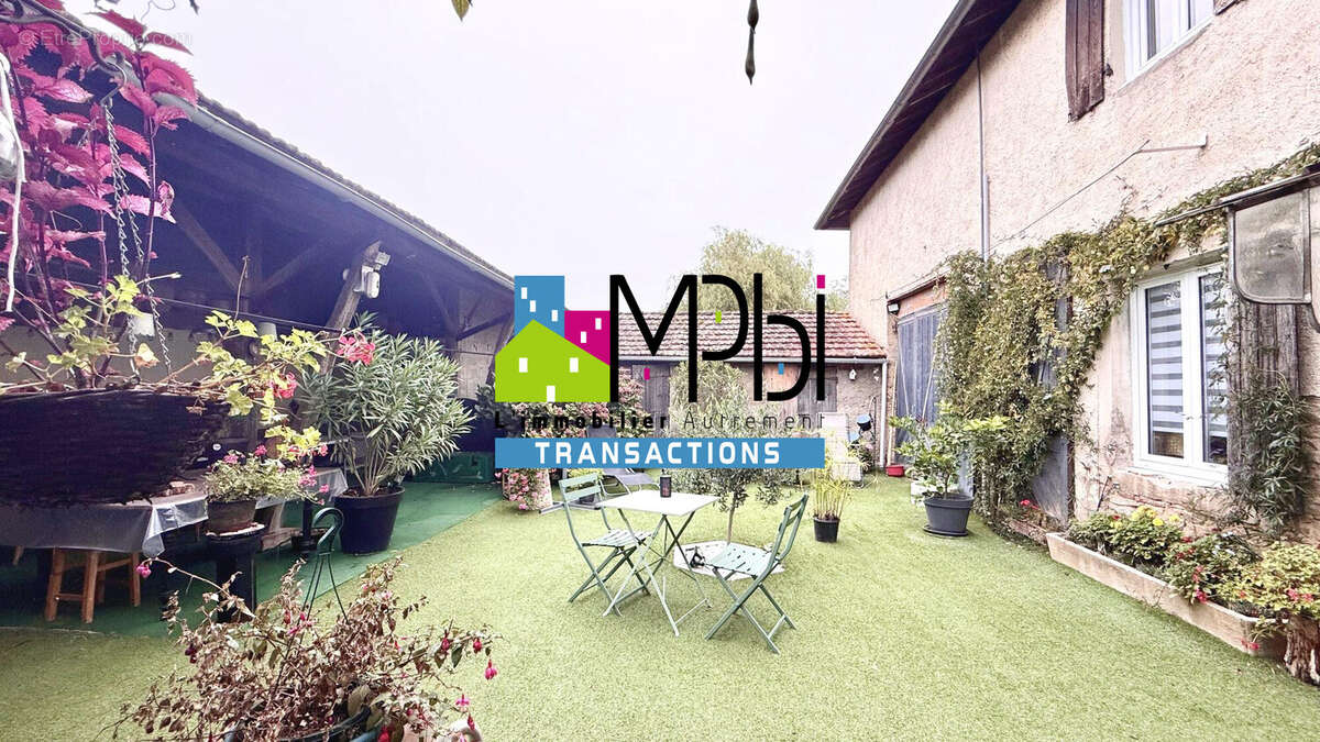 Maison à SAINT-JEAN-SUR-REYSSOUZE