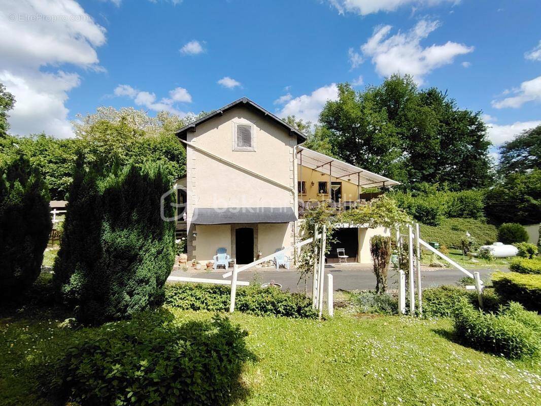 Maison de charme en campagne à Chenu – Tranquillité et vues dégagées garanties ! - photo 2