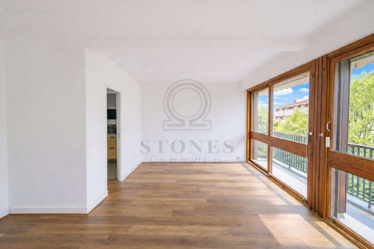 Appartement à LA CELLE-SAINT-CLOUD