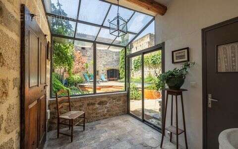 Maison 296 m² à Uzes  - photo 2