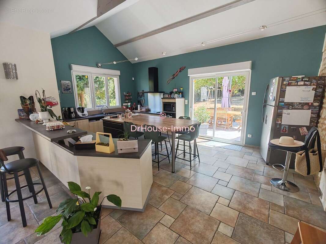 Maison 8 pièces 211 m² à vendre à Antogny-Le-Tillac (37800) - photo 3