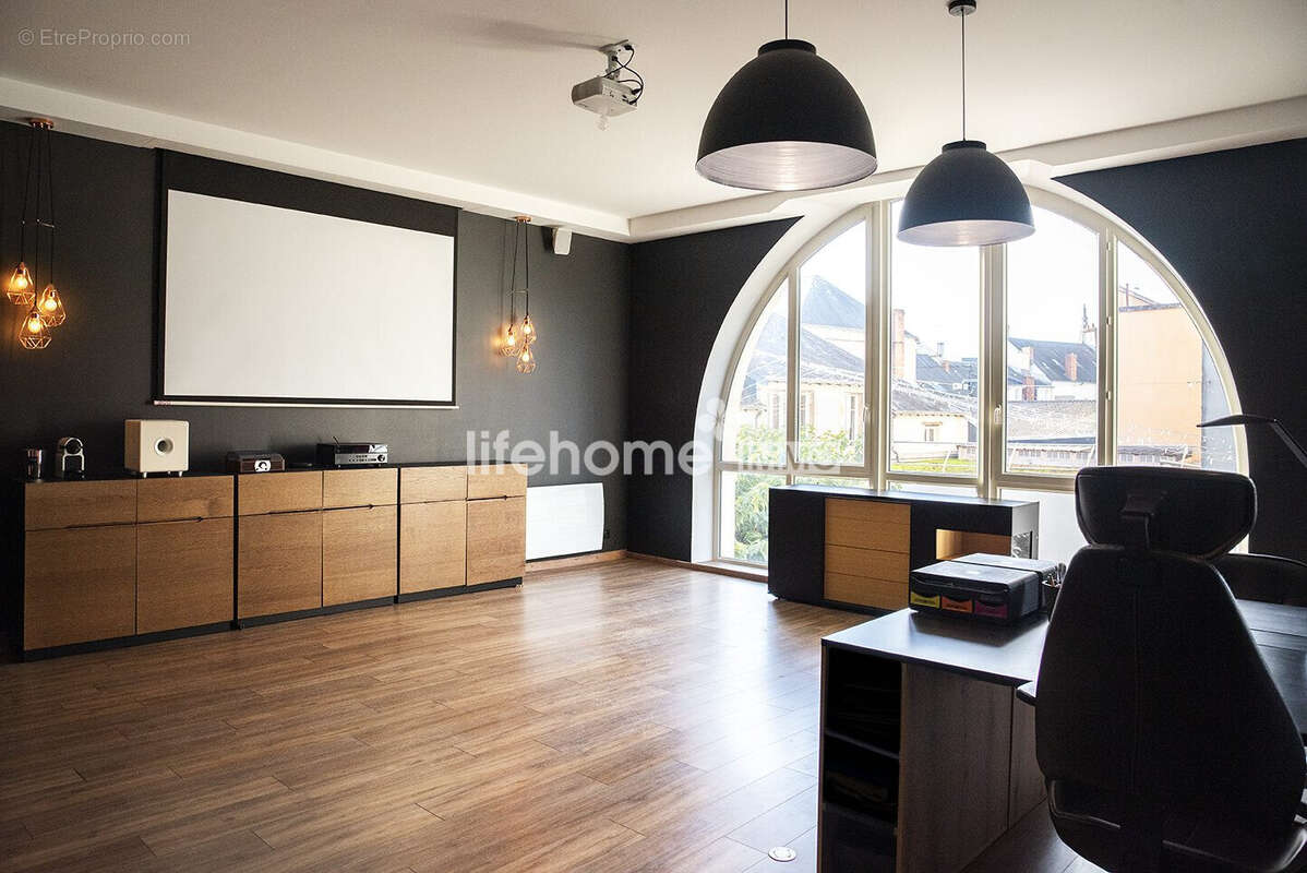 Appartement 255 m² à Chateauroux  - photo 2