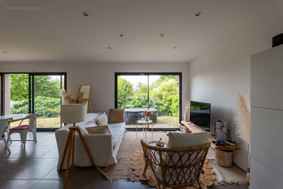 Maison à CHARLY