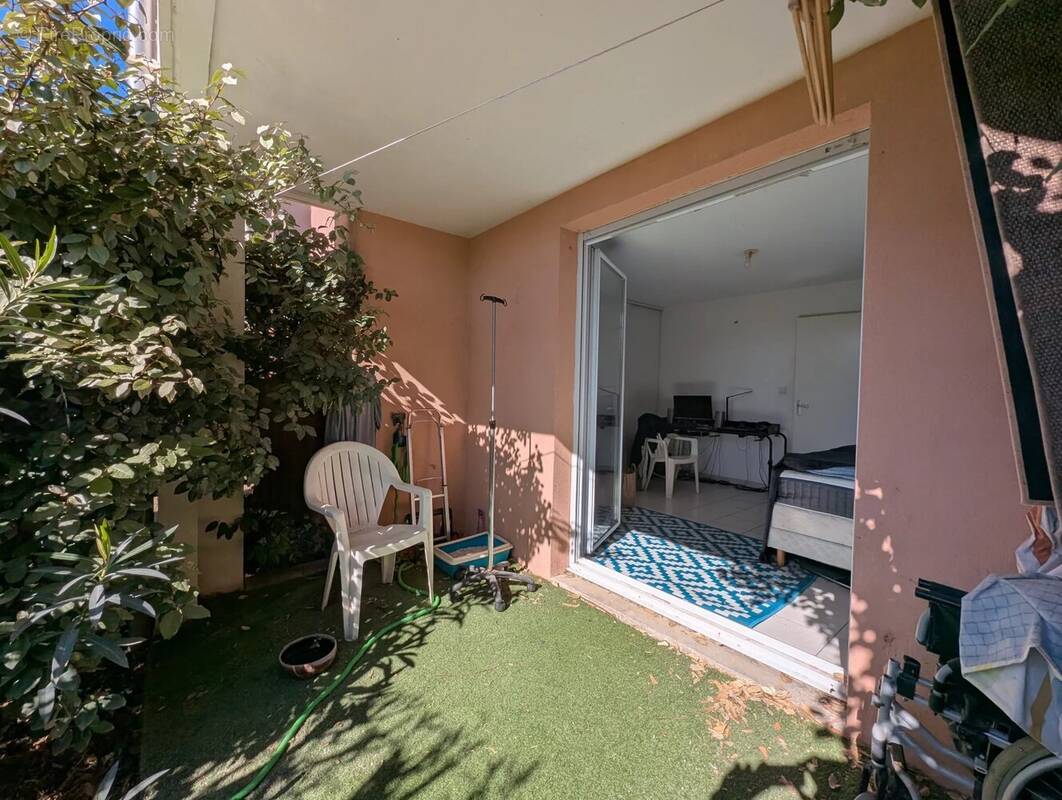 Appartement à FOURQUES