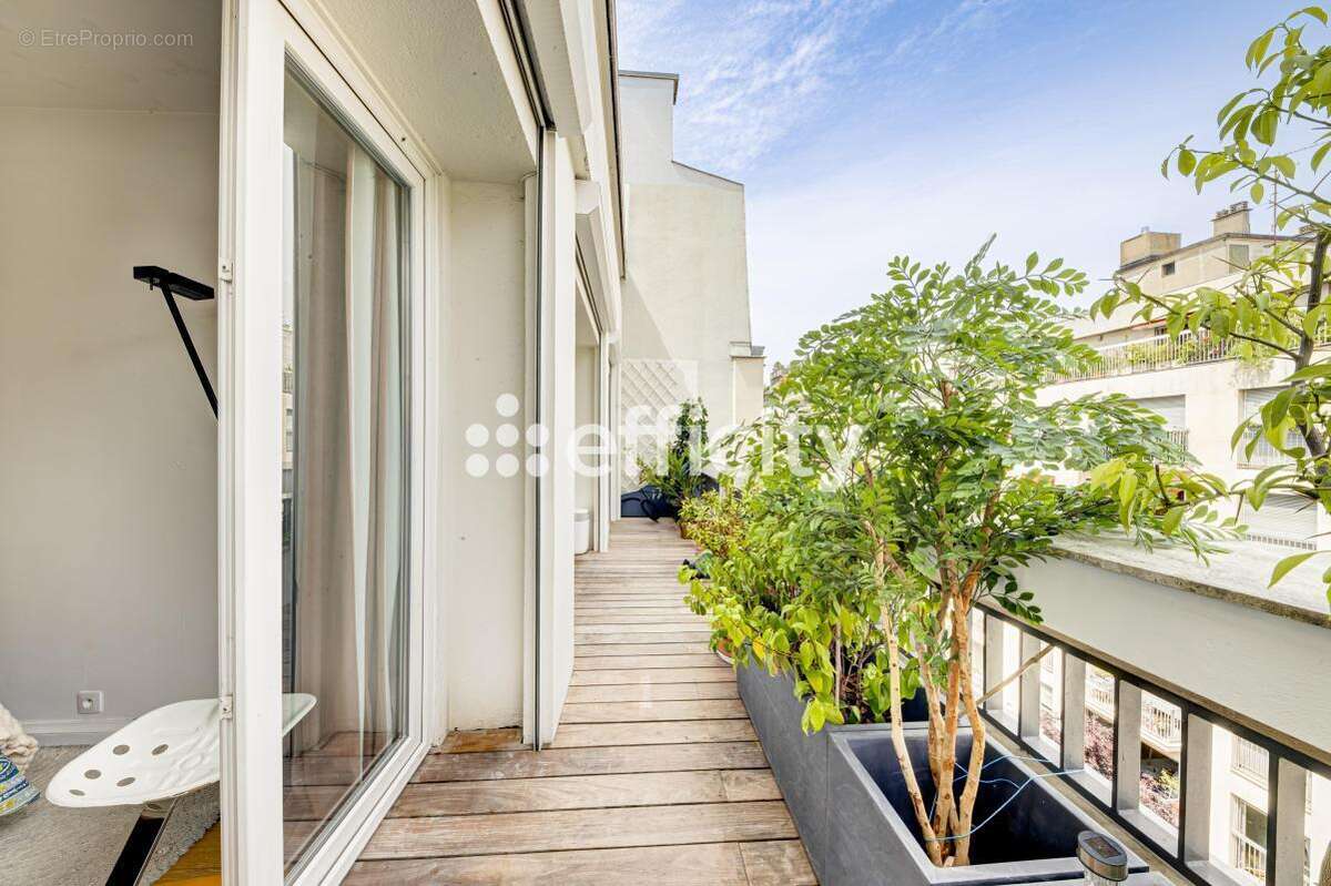 Appartement à PARIS-16E