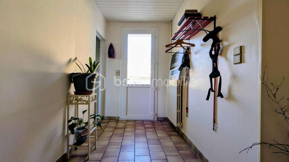SOUS OFFRE Maison 110 m² + dépendances –  Proche de Chizé - photo 2