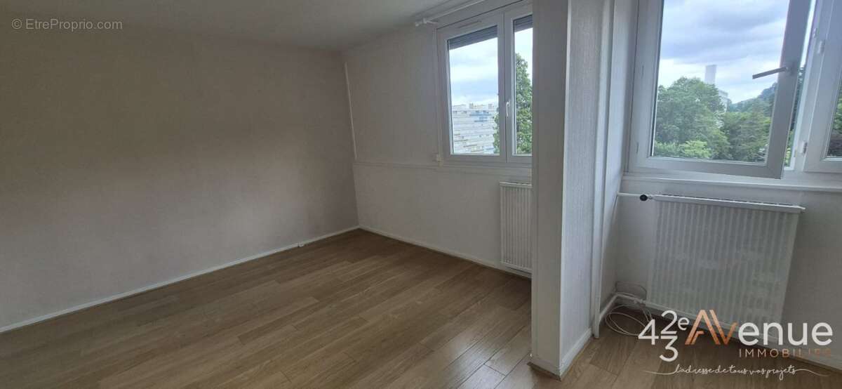 Appartement 80 m² à Saint-Etienne  - photo 3