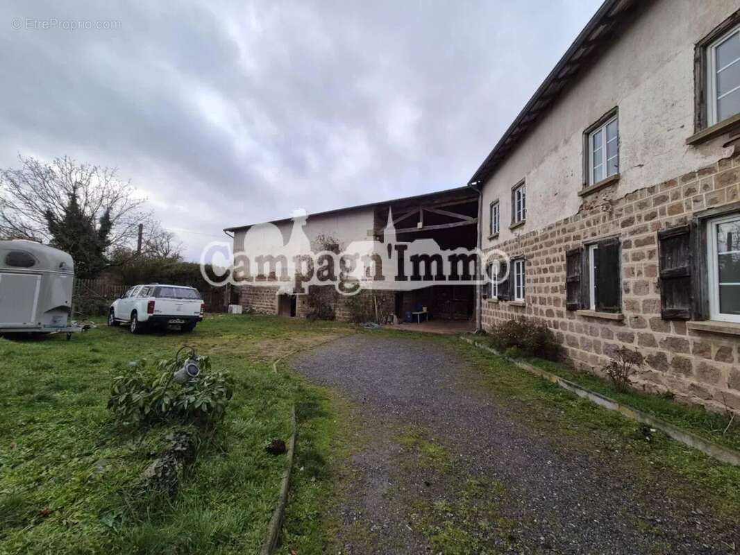 Maison à SAINT-LAURENT-DE-CHAMOUSSET