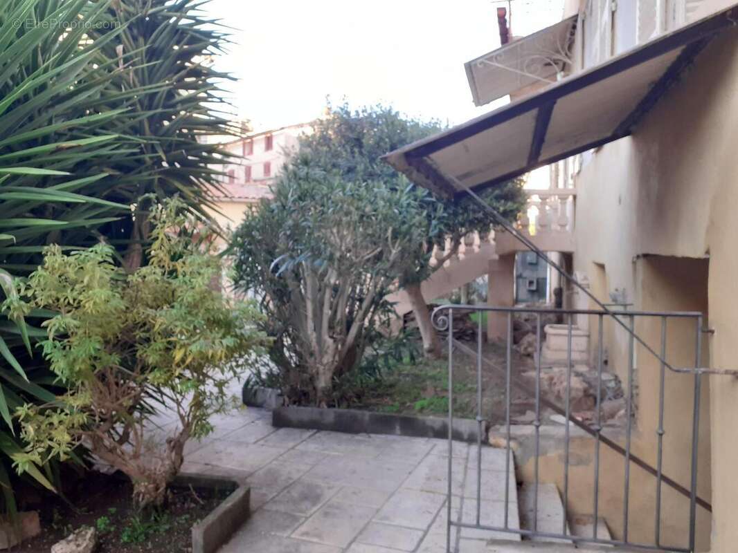   - Appartement à DRAGUIGNAN