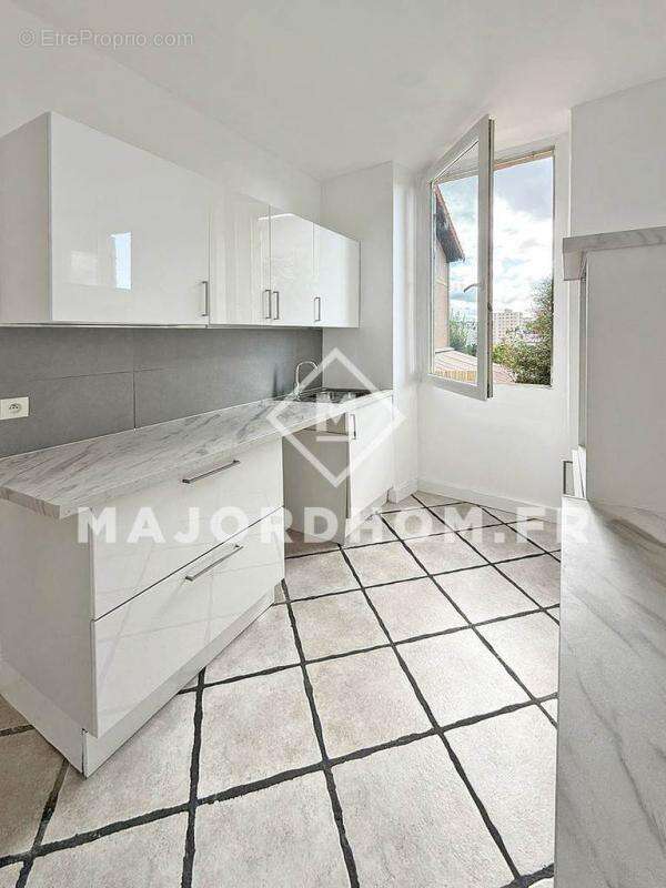 Appartement à MARSEILLE-4E