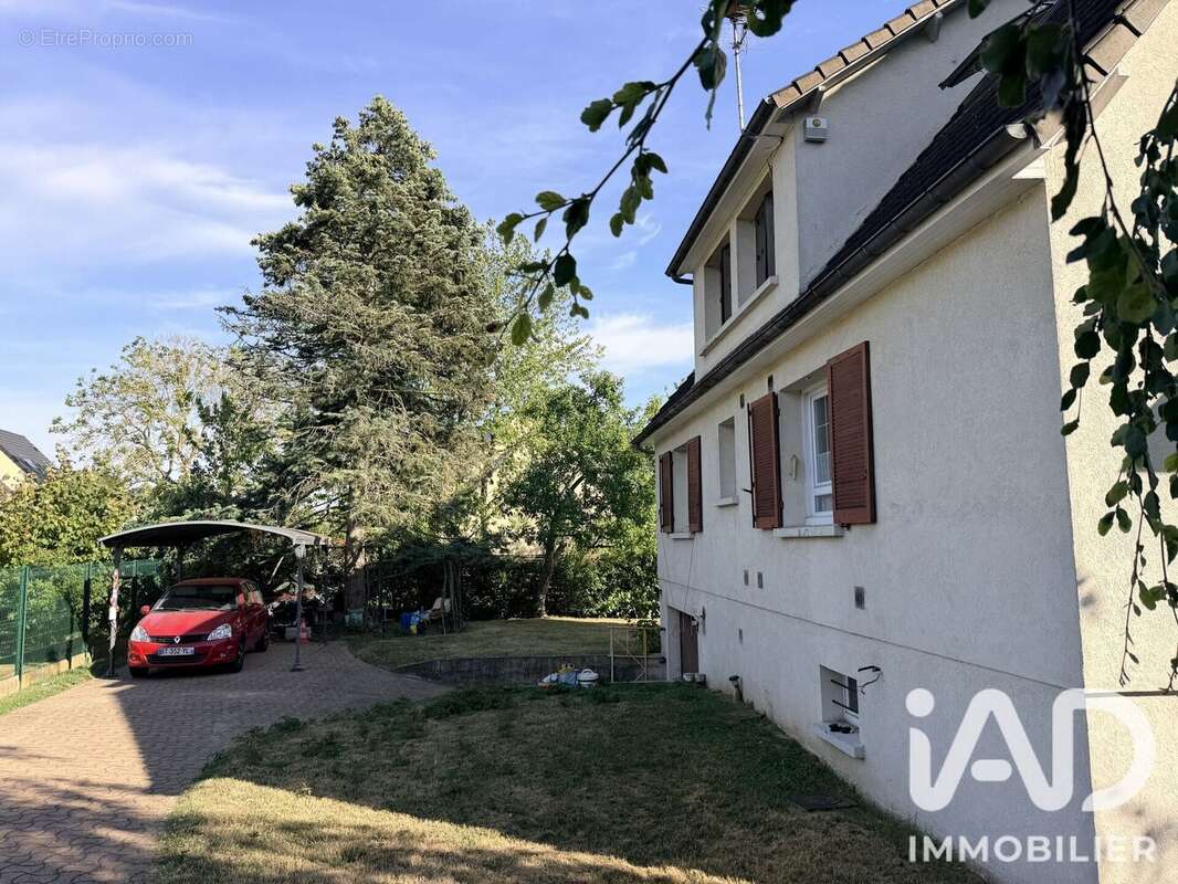 Maison 165 m² à Varennes-Jarcy  - photo 4