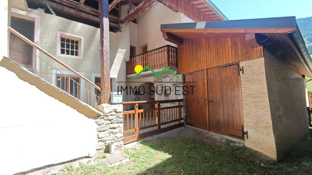 Maison + grange + terrain plat constructible - photo 8