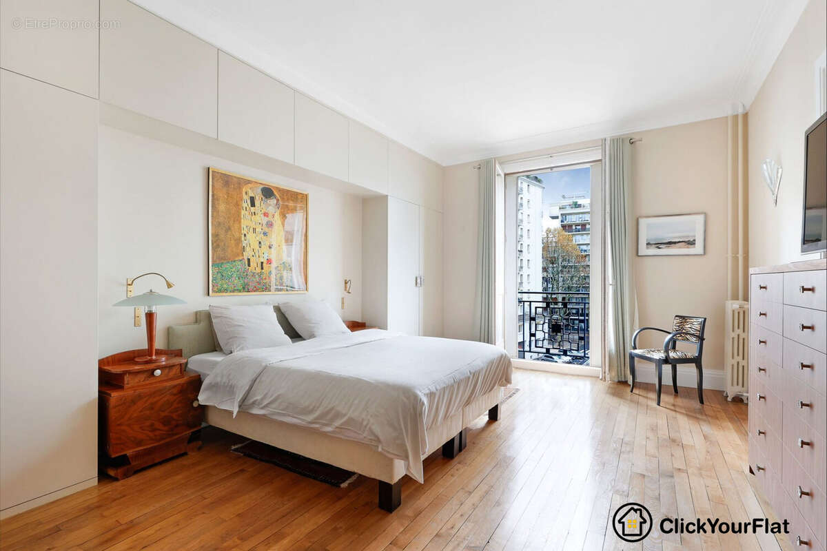 Appartement à PARIS-16E