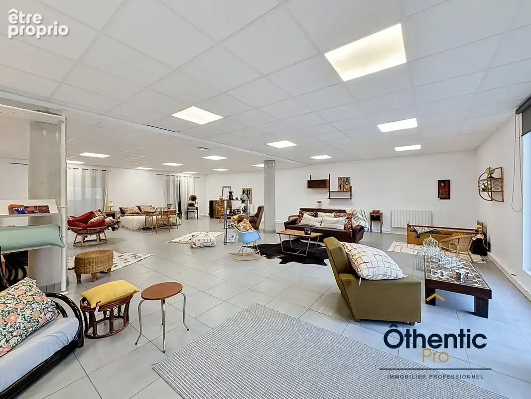 Bourgoin-jallieu — à vendre, local professionnel de 157 m2 - photo 3