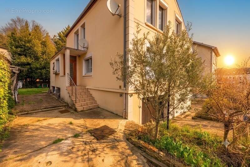 Maison 144m2 de 6 pièces + Un Rez de jardin de 43 m2 de 2 pièces SOISY SOUS MONTMORENCY (95) - photo 2