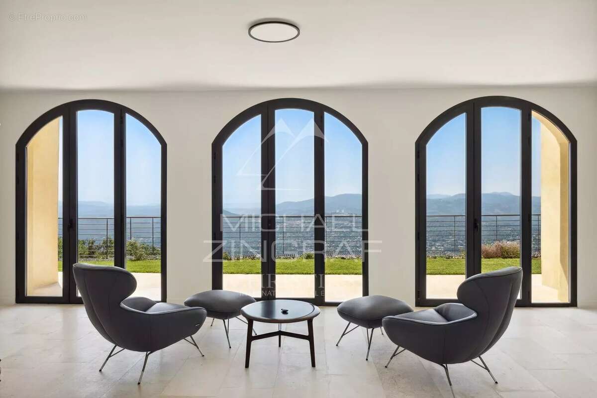 Villa au style épuré sur les balcons de la Riviera - photo 4