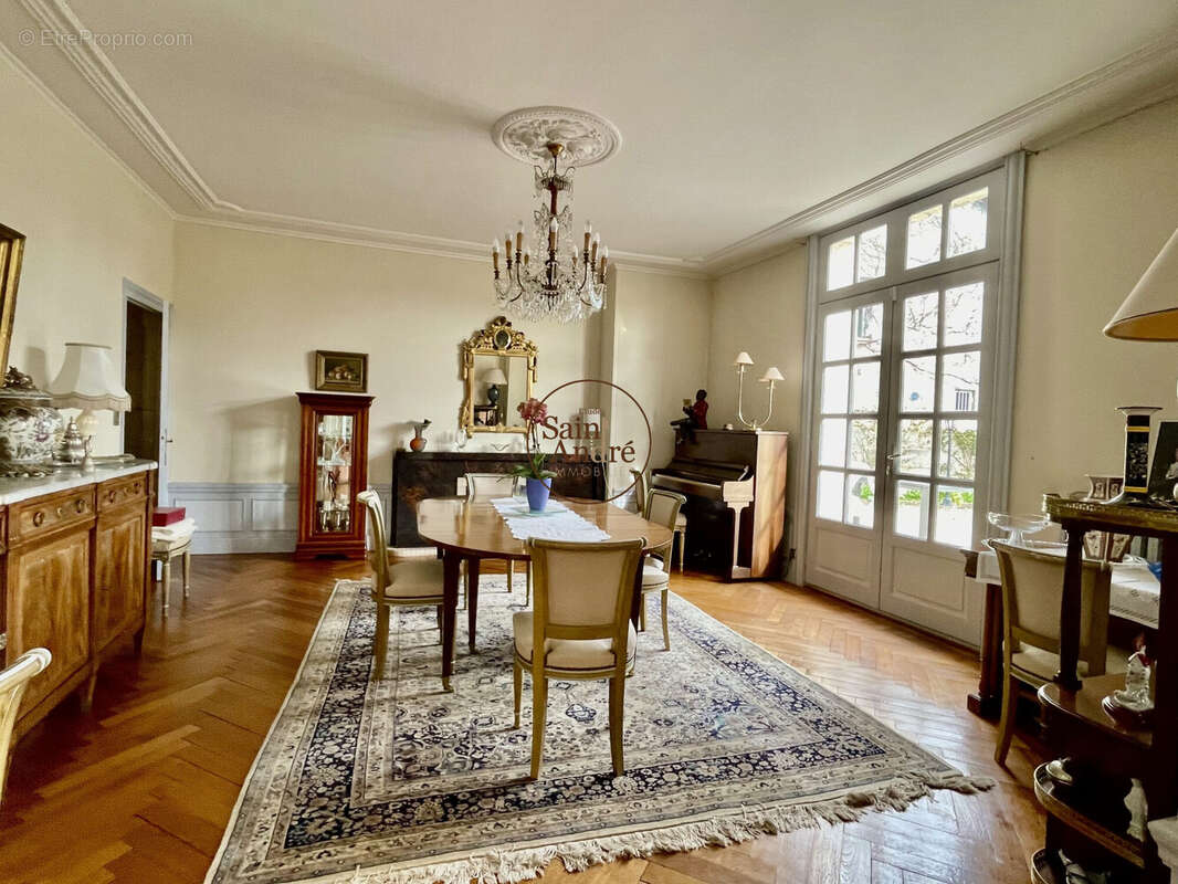 Maison 420 m² à Angouleme  - photo 3