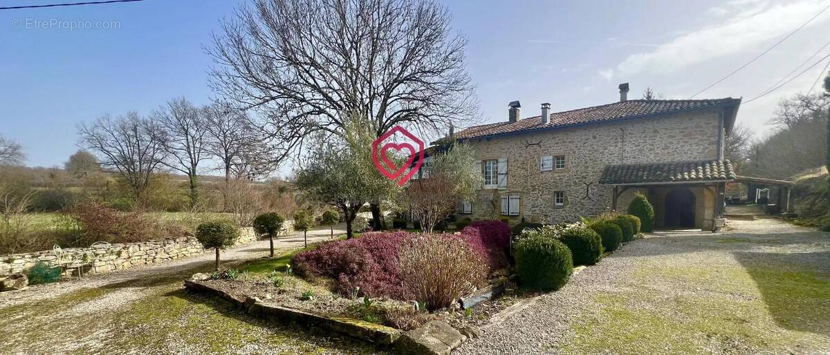 Maison à AURIGNAC