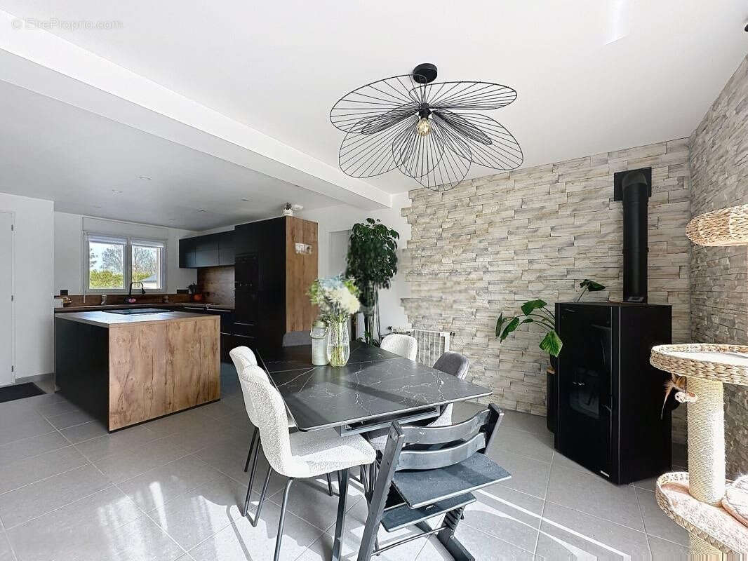 Maison à SAINT-PIERRE-SUR-DIVES