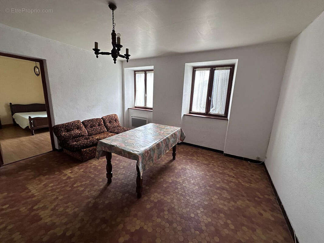 Appartement à SAINT-REMY-DE-CHAUDES-AIGUES