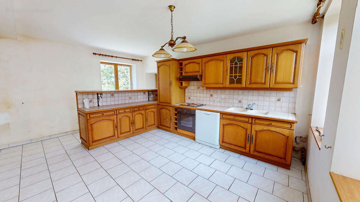 Maison à SAINT-PARIZE-LE-CHATEL