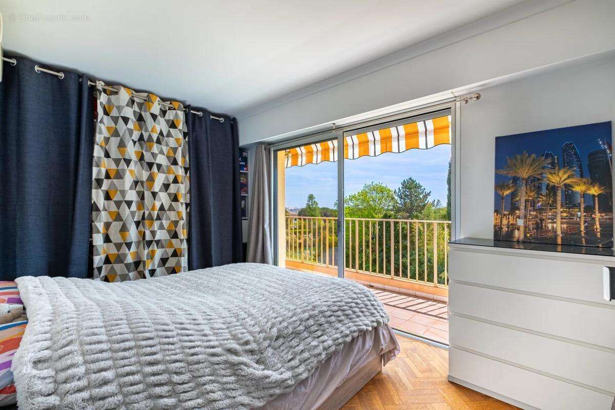 Appartement à MANDELIEU-LA-NAPOULE