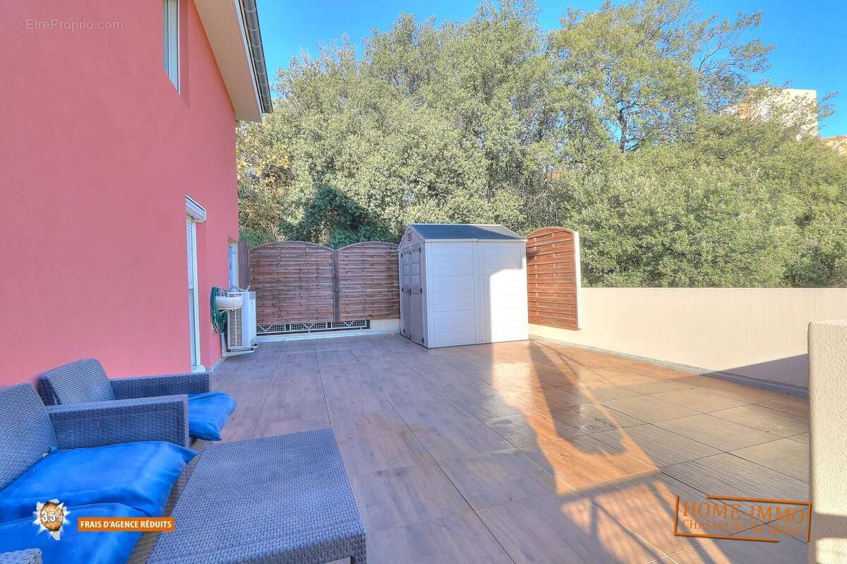 Appartement à CARROS