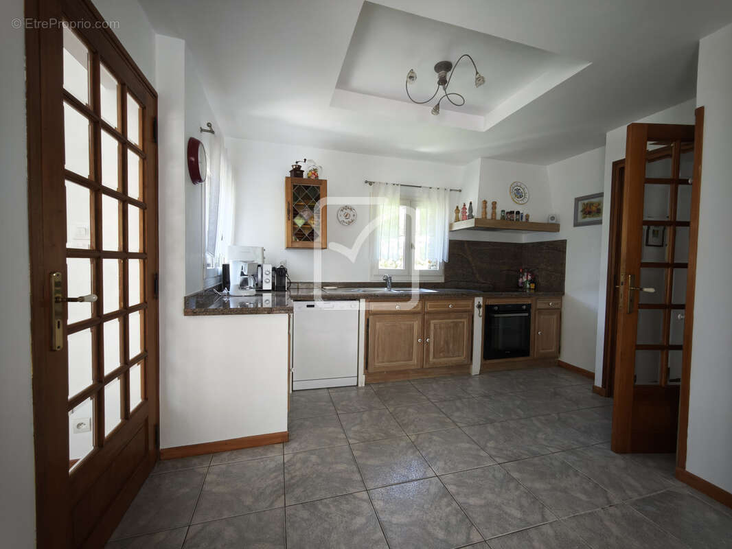 Magnifique propriété de deux appartements au calme de la nature! Vue exceptionnelle sur les montagnes! - photo 26
