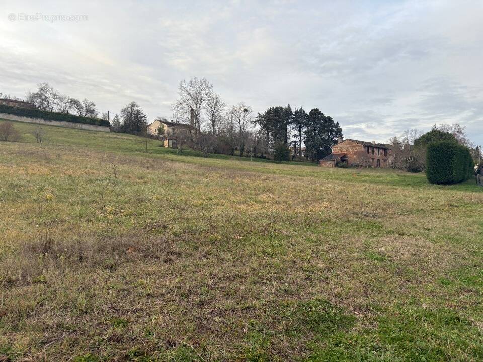 Terrain à SAINT-SULPICE