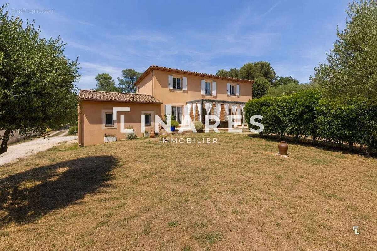 ÉVIDENCE- Maison T6 de 180m2 - Piscine - Terrain de 1000m2 - Garage - 13720 BELCODENE - photo 3