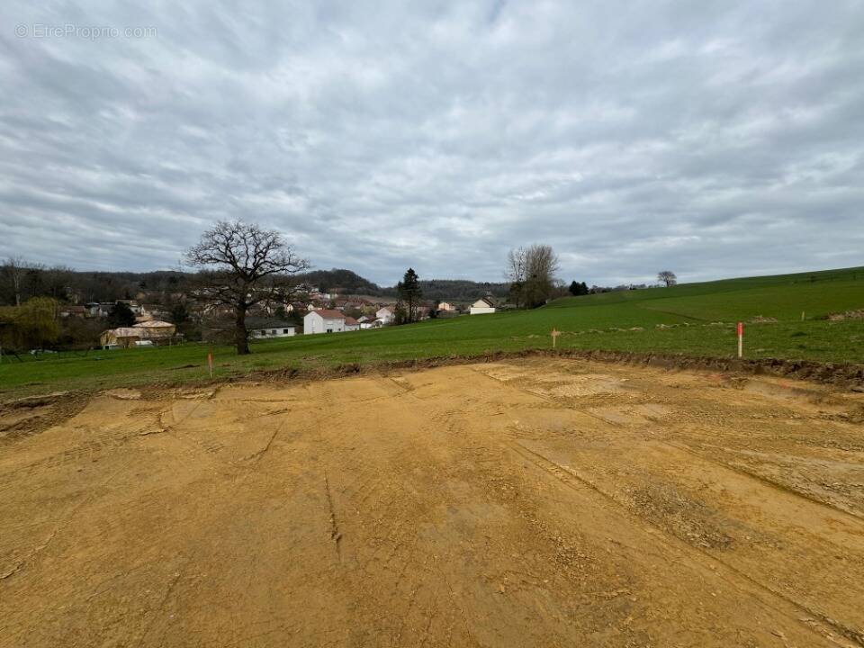 Terrain à REDANGE