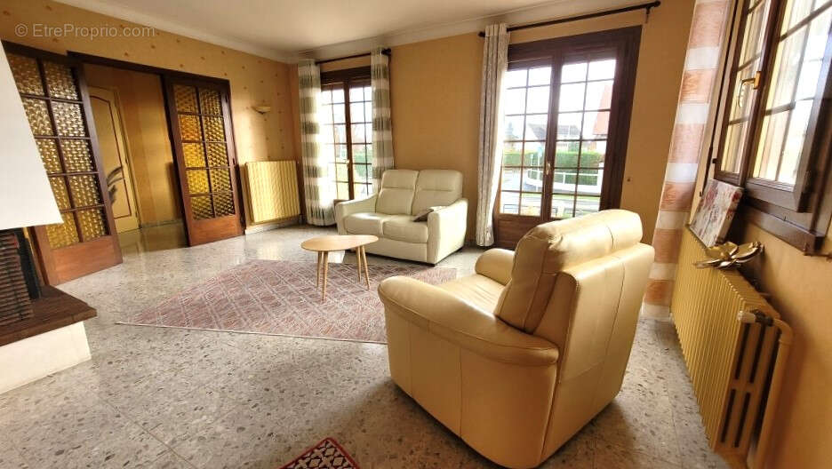 Maison à CORMELLES-LE-ROYAL