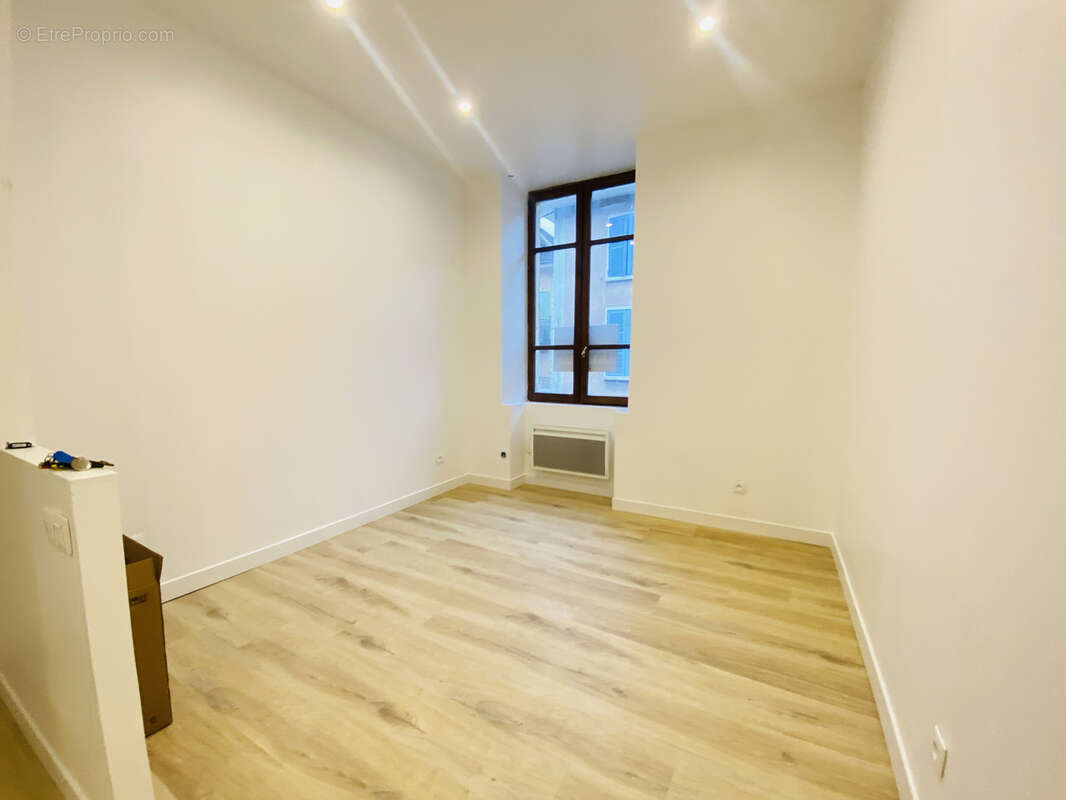 Appartement T1 rénové au 1er étage. - photo 3