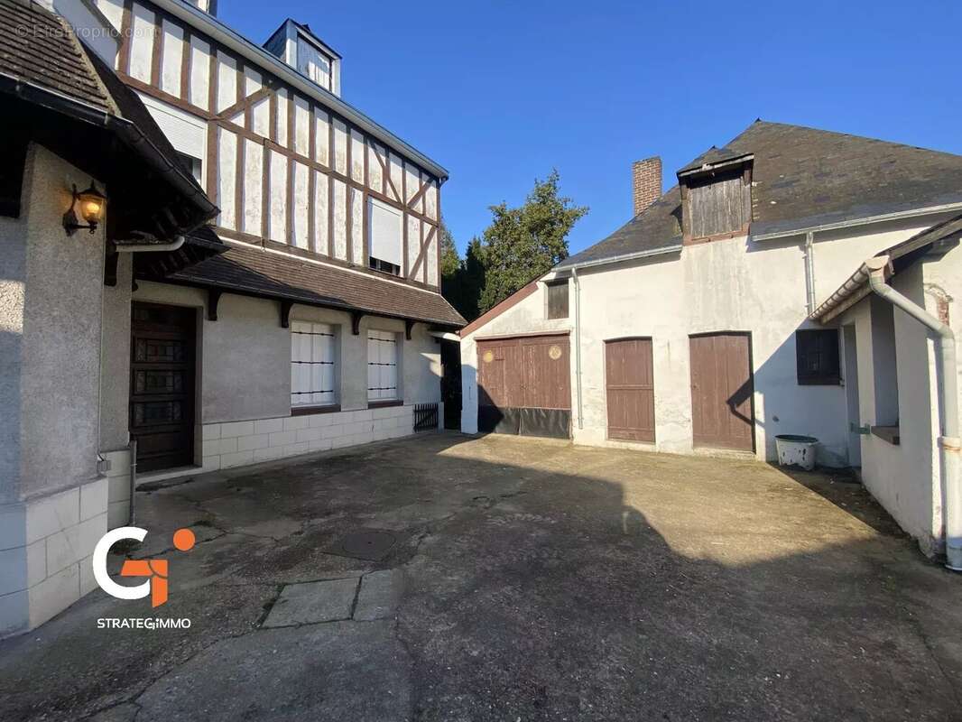 Maison à SAINT-ETIENNE-DU-ROUVRAY