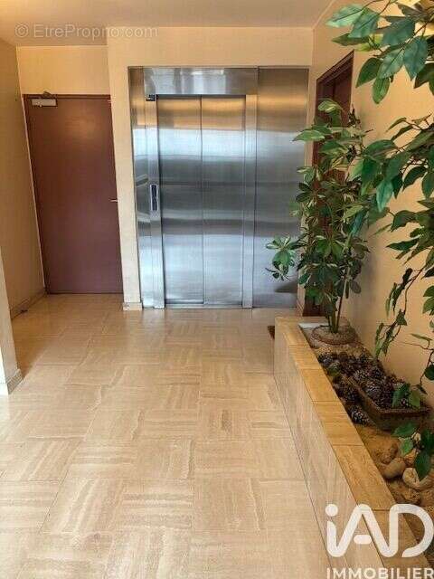 Photo 8 - Appartement à LIVRY-GARGAN