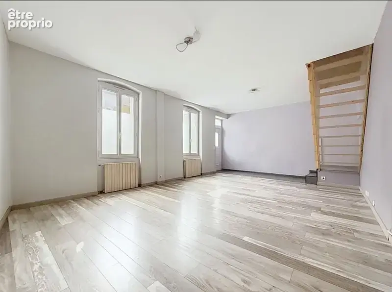 Maison de ville de 6 pièces principales - photo 2