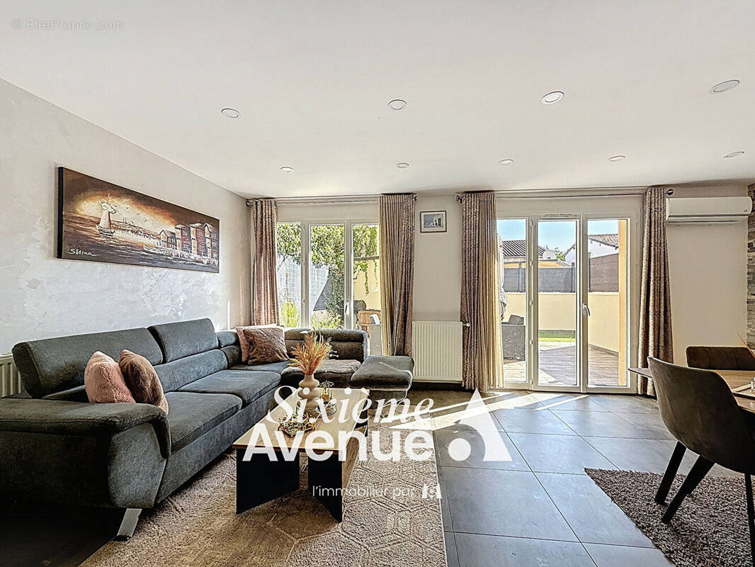 Maison à VAULX-EN-VELIN