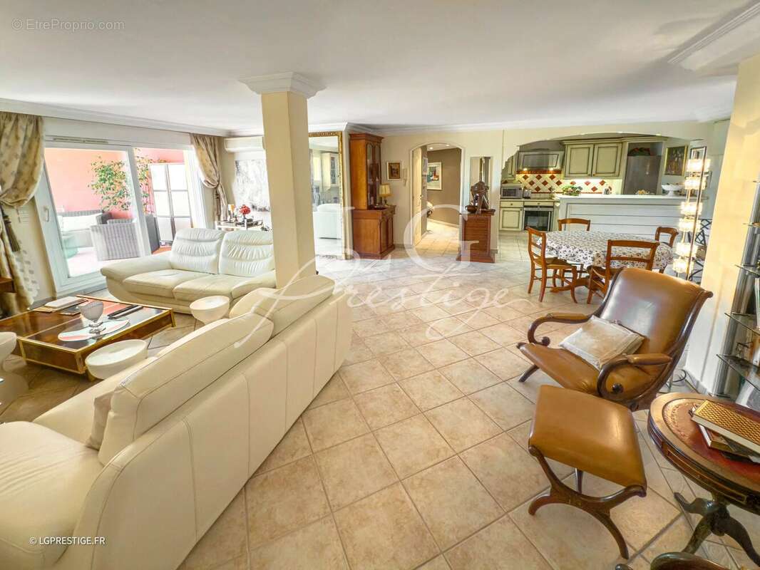 Appartement à MANDELIEU-LA-NAPOULE