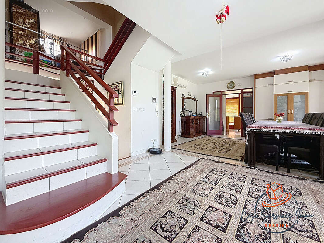 Maison à PREVESSIN-MOENS