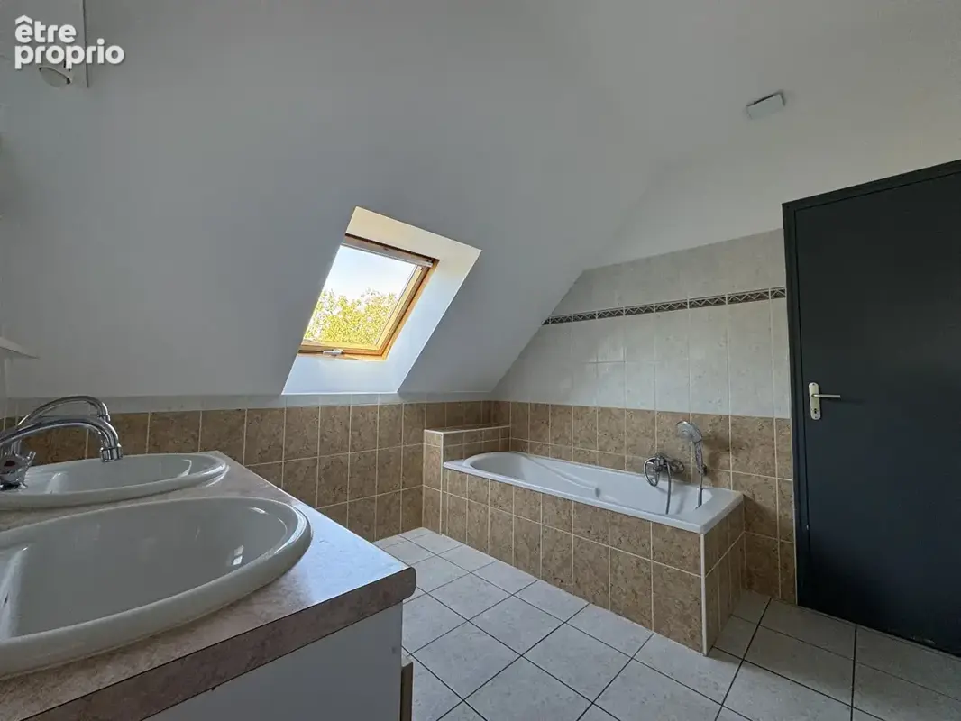 Maison familiale à Saint-Rémy du plain, 110 m² avec jardin de 1052 m² et grand garage - photo 15