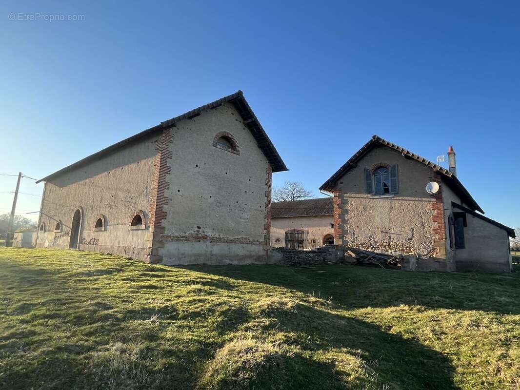 Maison à SAINT-BONNET-TRONCAIS