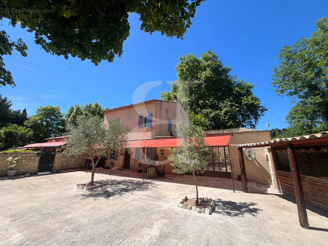 Maison à L'ISLE-SUR-LA-SORGUE