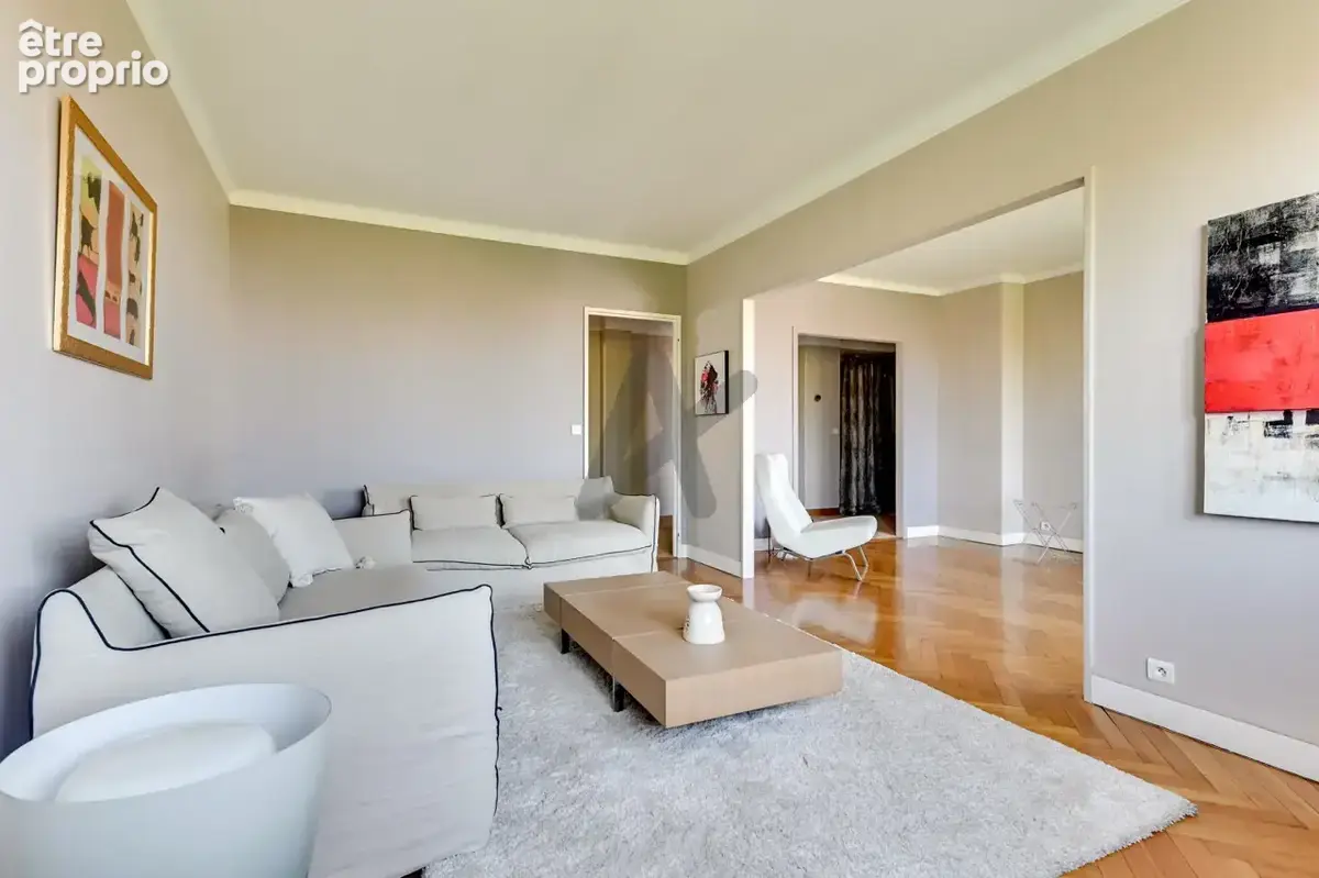 Appartement de 110 m2 en étage élevé avec une vue dégagée et un garage - photo 8